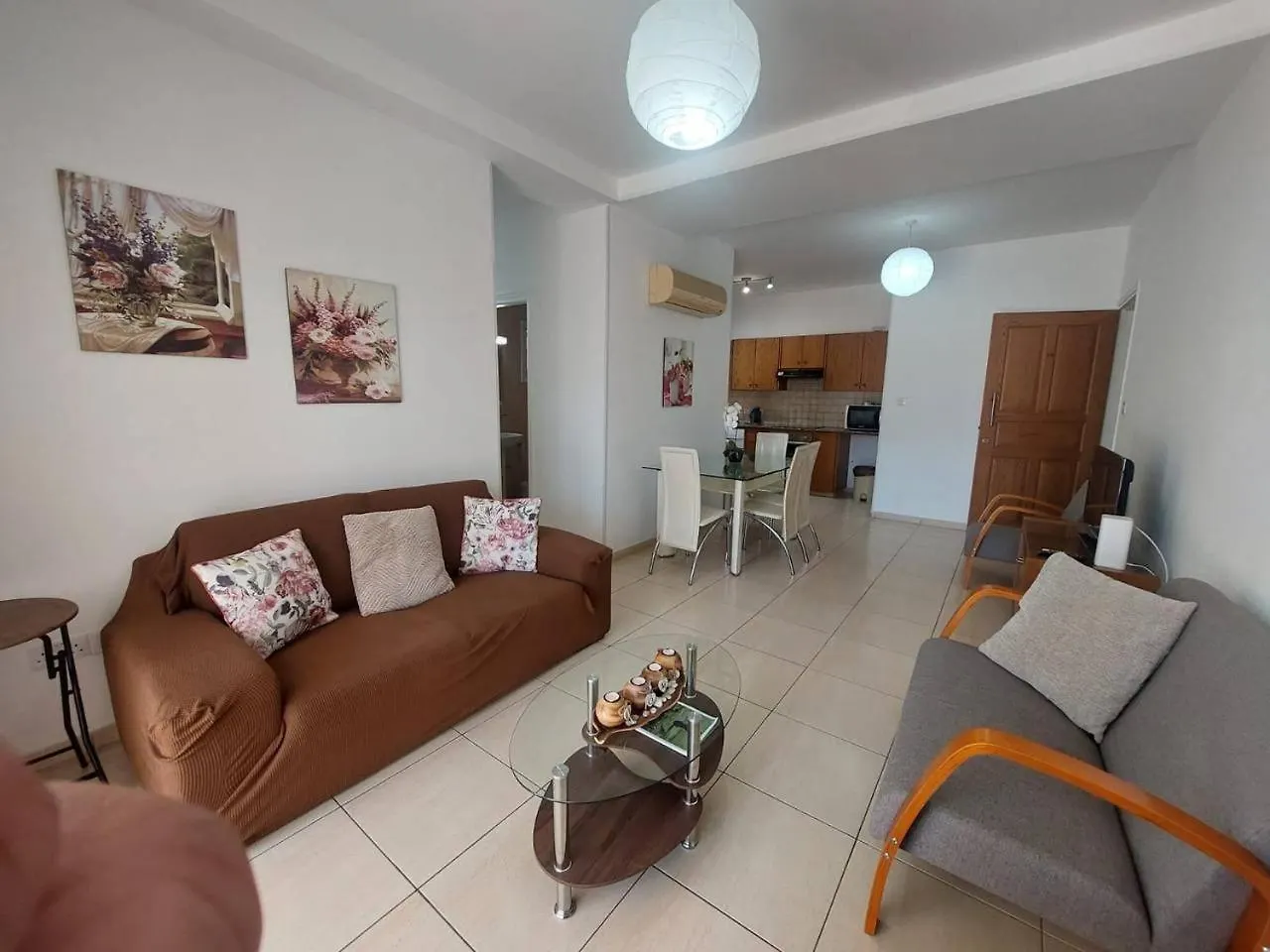 Sunny 2 Bedroom Larnaca Center location