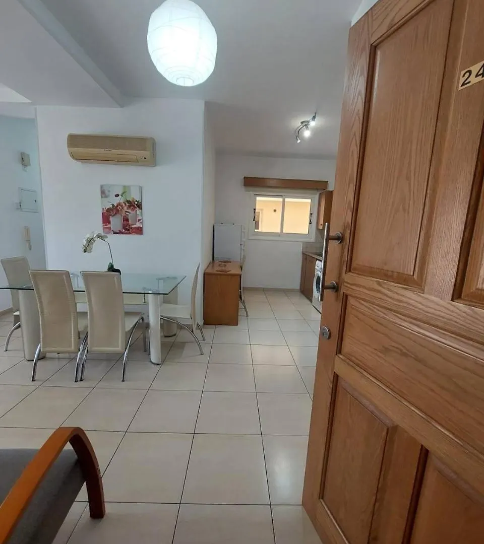 Sunny 2 Bedroom Larnaca Center 0*,