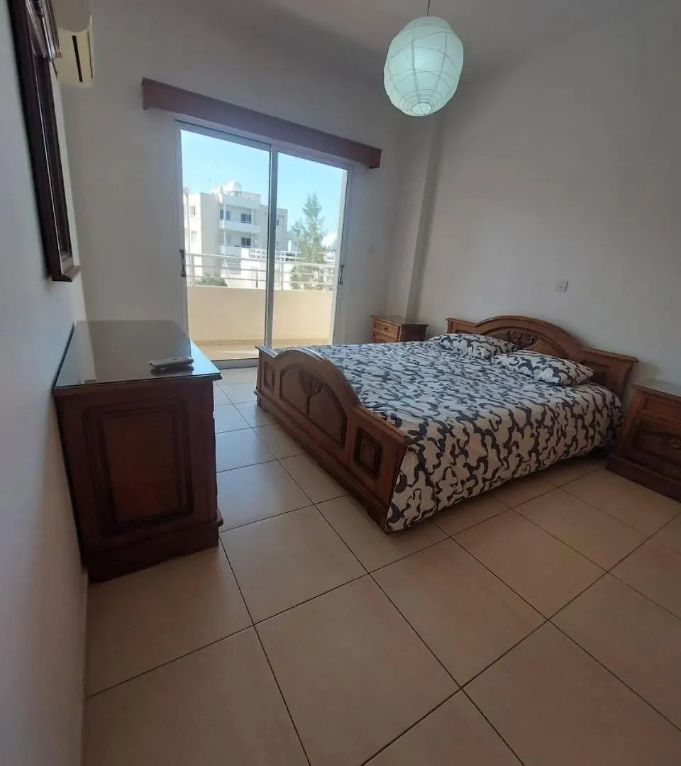 Sunny 2 Bedroom Larnaca Center Apartment