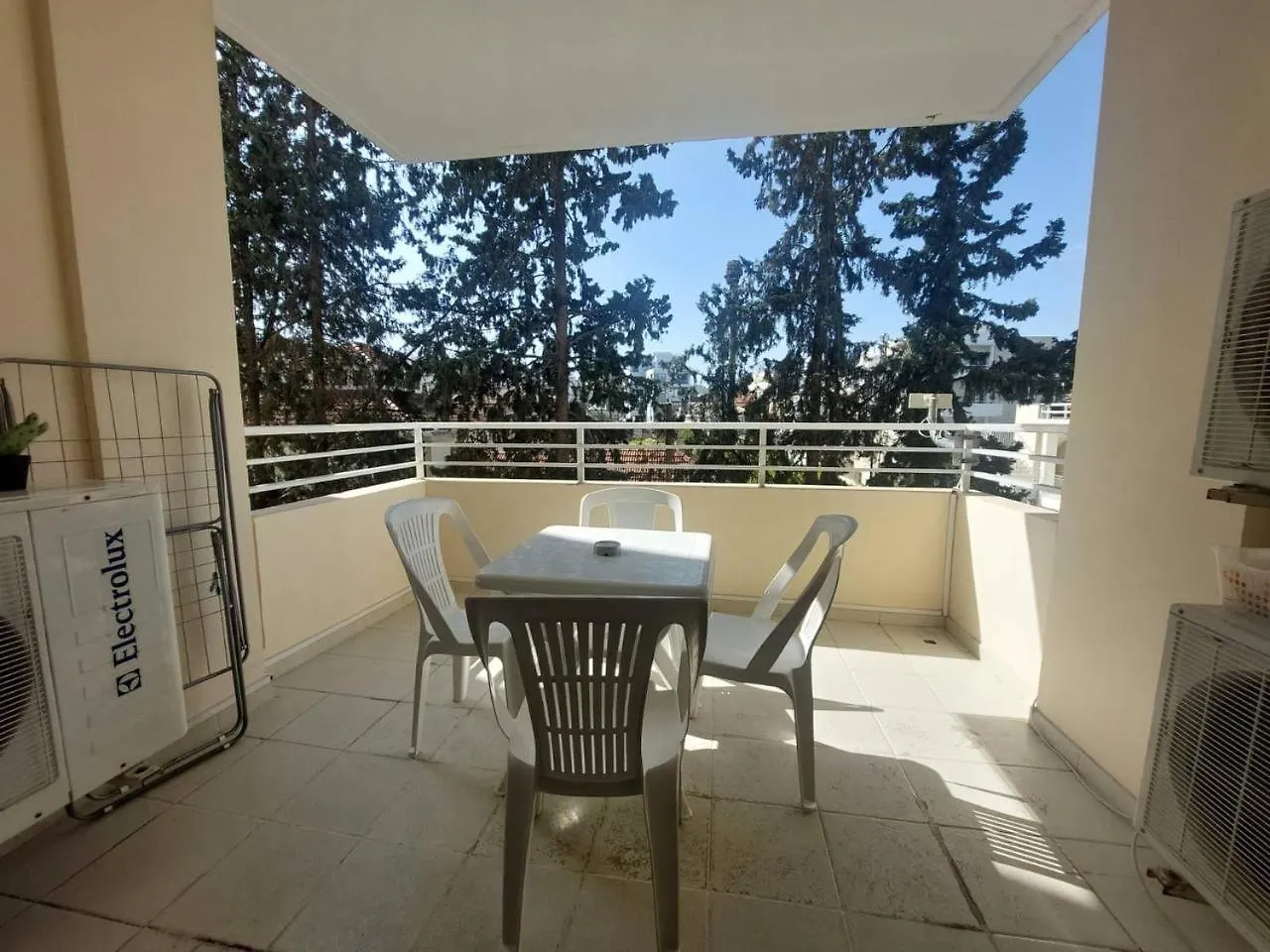 Sunny 2 Bedroom Larnaca Center Cyprus